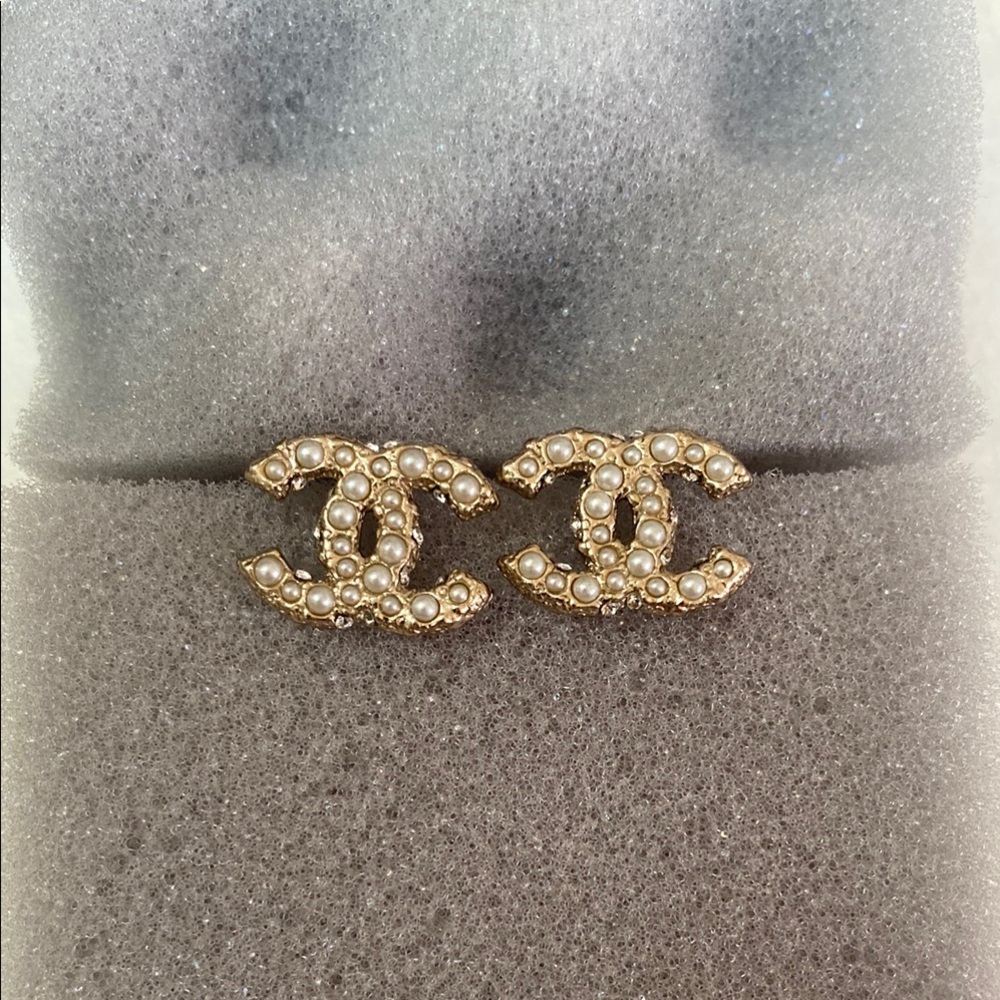 Chanel Gold Interlocking Cc Logo Stud Earrings - image 4